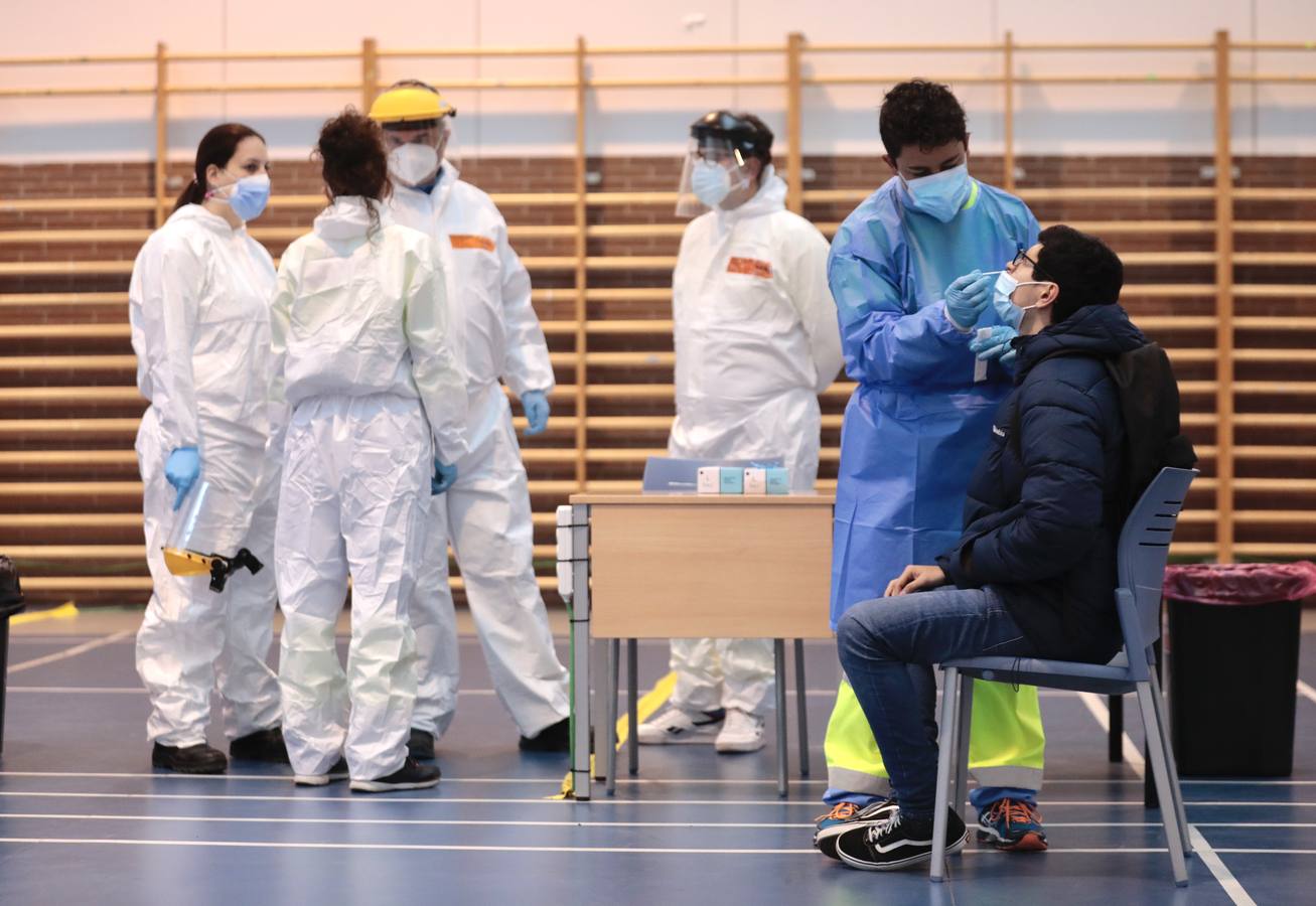 Fotos: Test rápidos de antígenos en la Universidad de Valladolid