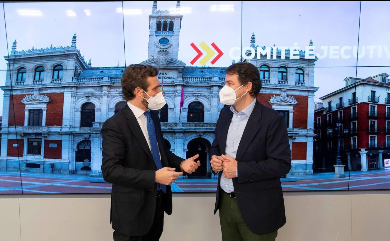 Pablo Casado y Alfonso Fernández Mañueco, en la sede del PP de Madrid.