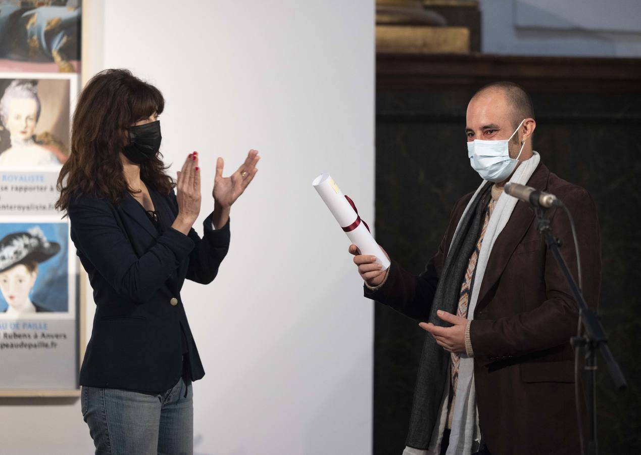 Fotos: La sala de Las Francesas acoge la muestra con las obras finalistas del certamen de pintura de Acor
