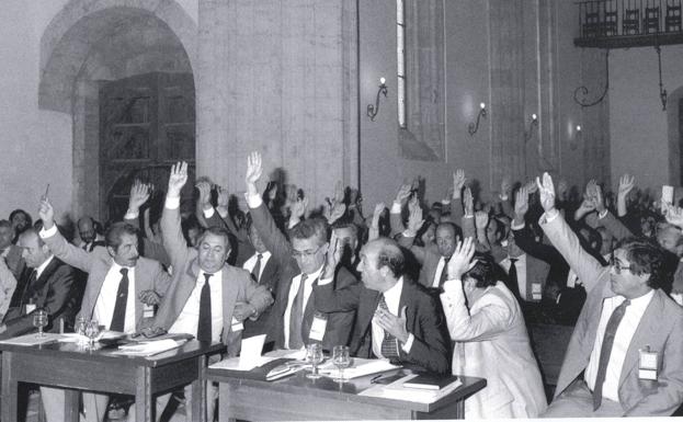 La Asamblea aprueba el Anteproyecto de Estatuto en Salamanca el 27 de junio de 1981.