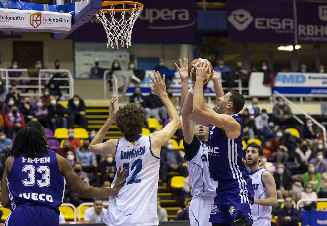 Fotos: Derrota del UEMC Real Valladolid ante el CB Prat (71-95)