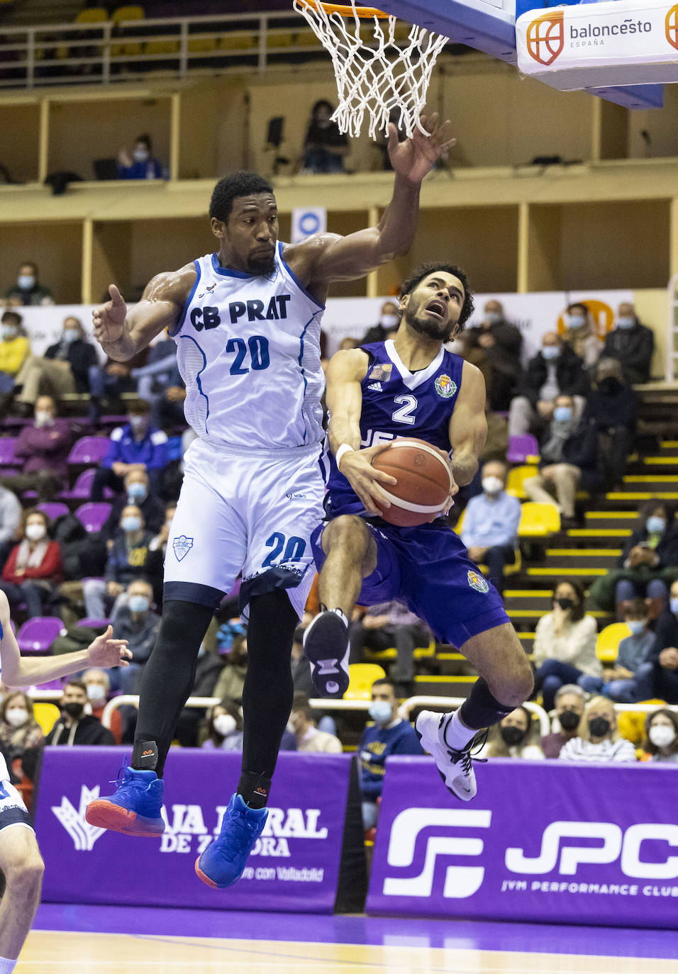 Fotos: Derrota del UEMC Real Valladolid ante el CB Prat (71-95)