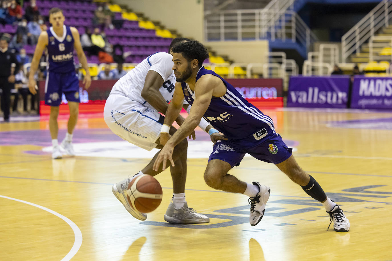 Fotos: Derrota del UEMC Real Valladolid ante el CB Prat (71-95)