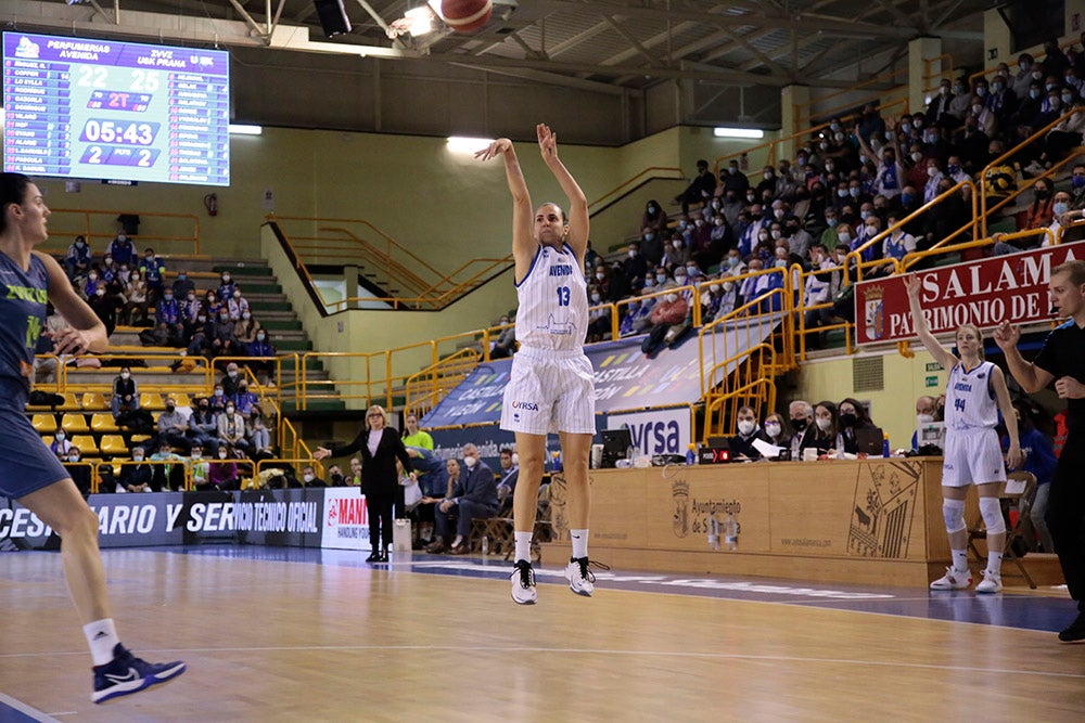 El CB Avenida acaricia el segundo puesto del grupo en Europa tras doblegar a su gran rival (85-75)