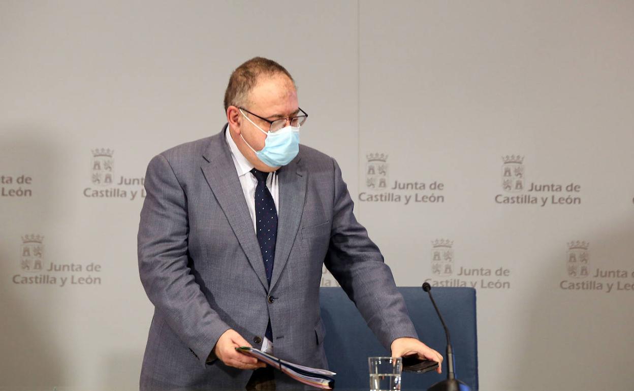 El consejero de Sanidad, Alejandro Vázquez, en la rueda de prensa tras el Consejo de Gobierno. 