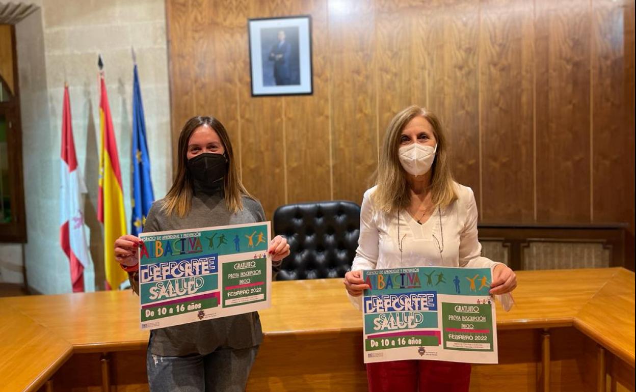 Lourdes Vaquero y Concepción Miguelez, presentando «Alba Activa». 