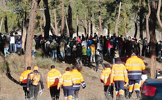 Labores de búsqueda durante la batida de este sábado. 