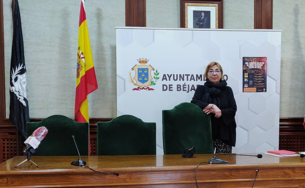 Ana V. Peralejo, presenta el XXIV Certamen Nacional de Teatro Aficionado 'Ciudad de Béjar'. 