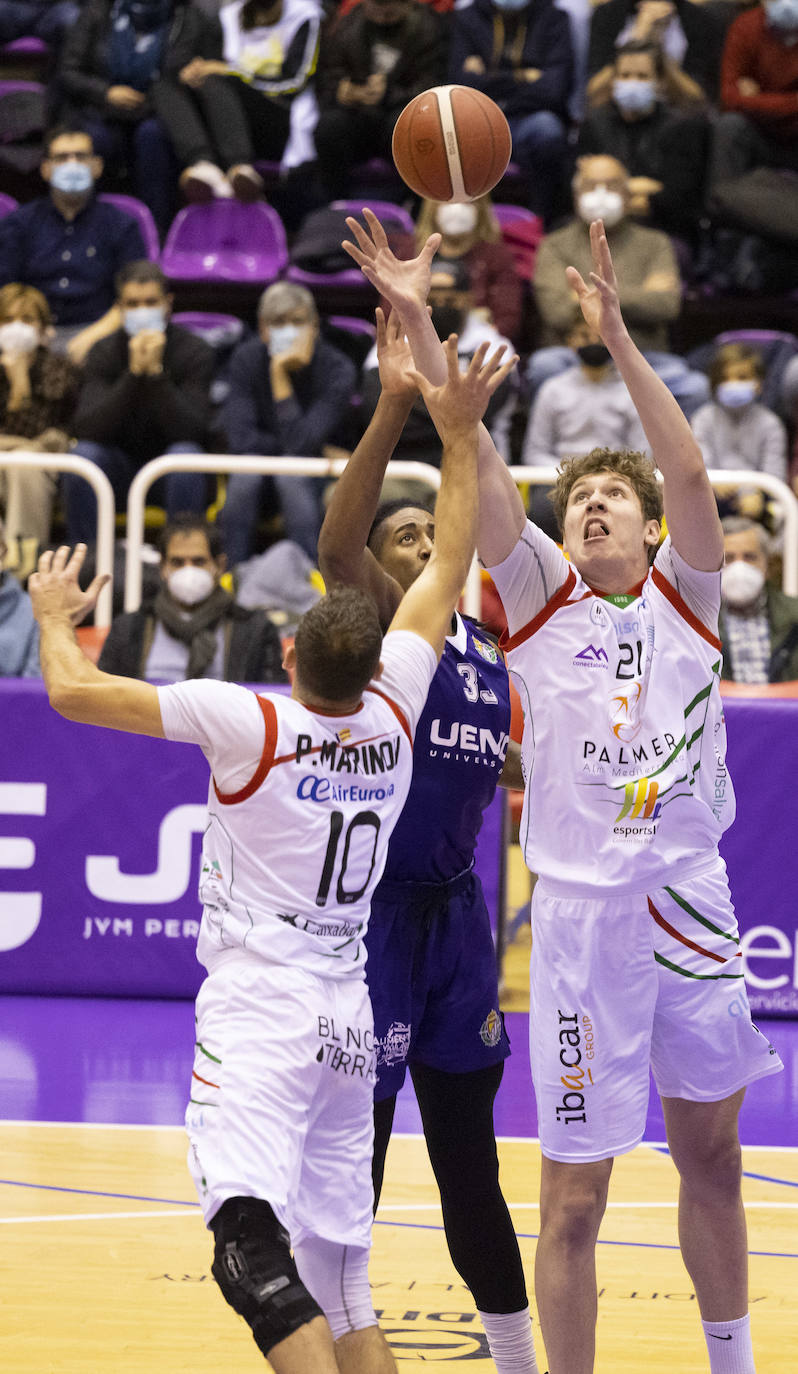 Partido entre el UEMC Valladolid y el Palma disputado en Pisuerga. 