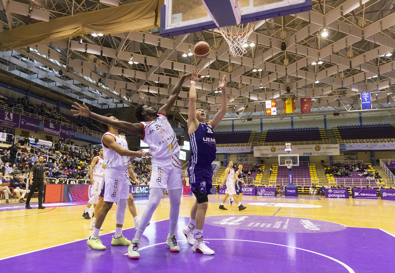 Partido entre el UEMC Valladolid y el Palma disputado en Pisuerga. 