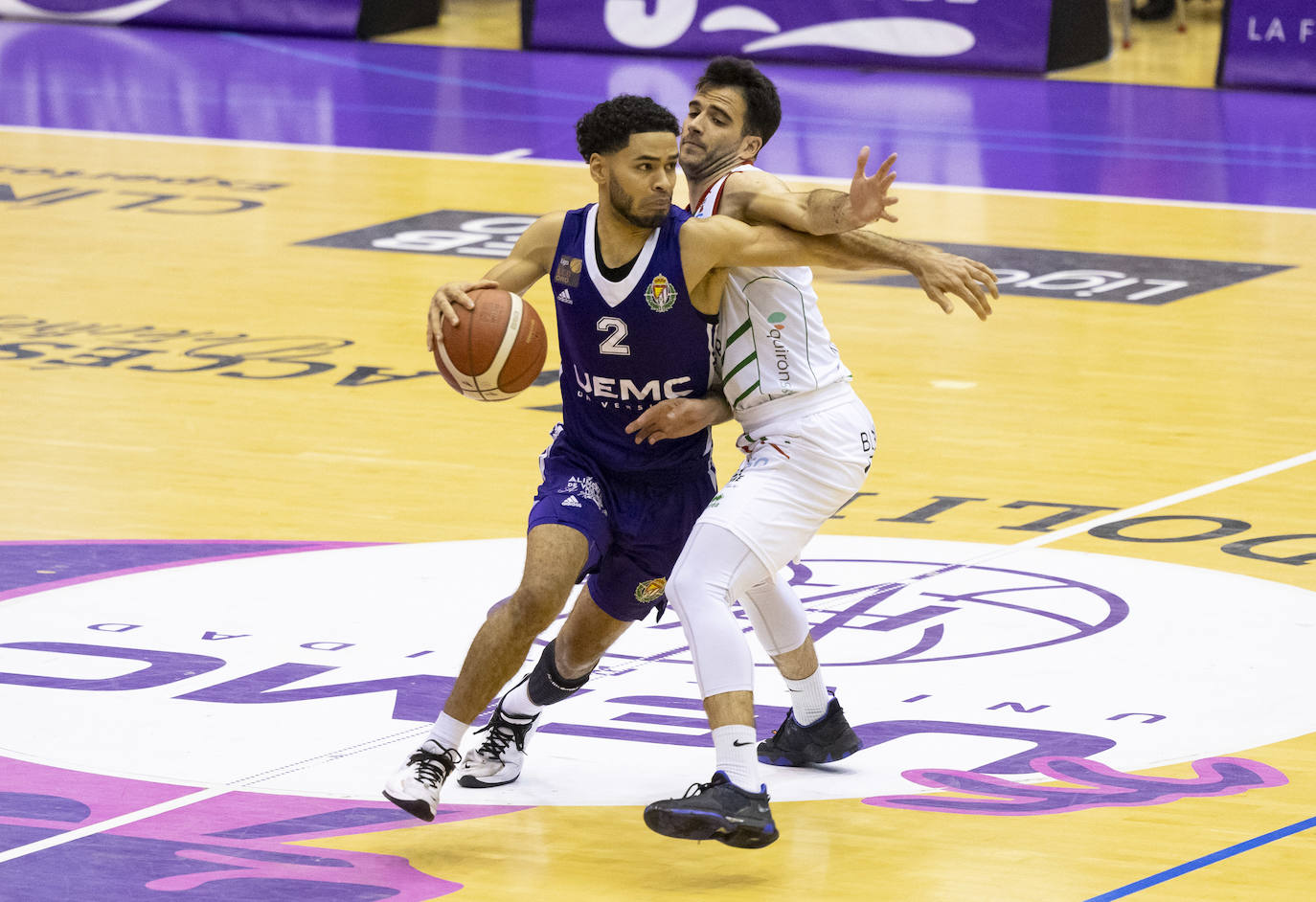 Partido entre el UEMC Valladolid y el Palma disputado en Pisuerga. 