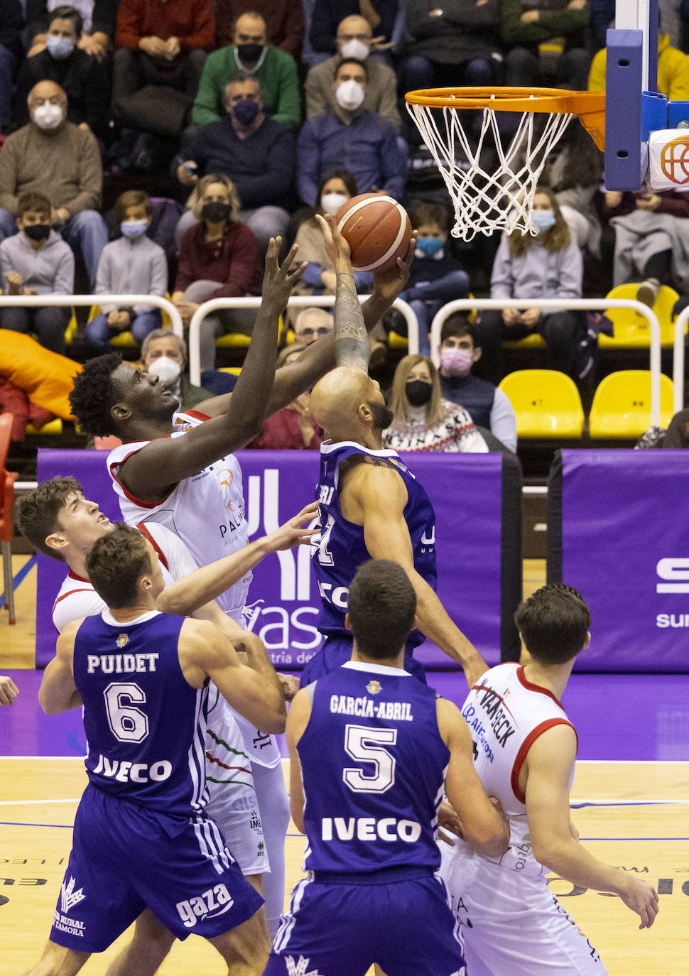 Partido entre el UEMC Valladolid y el Palma disputado en Pisuerga. 