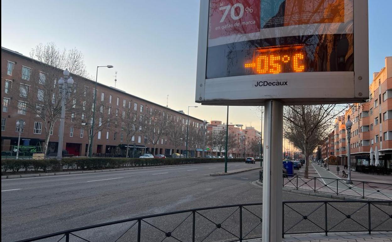 Un termómetro de Covaresa (Valladolid) marcaba -5 grados a primera hora de la mañana del pasado sábado. 