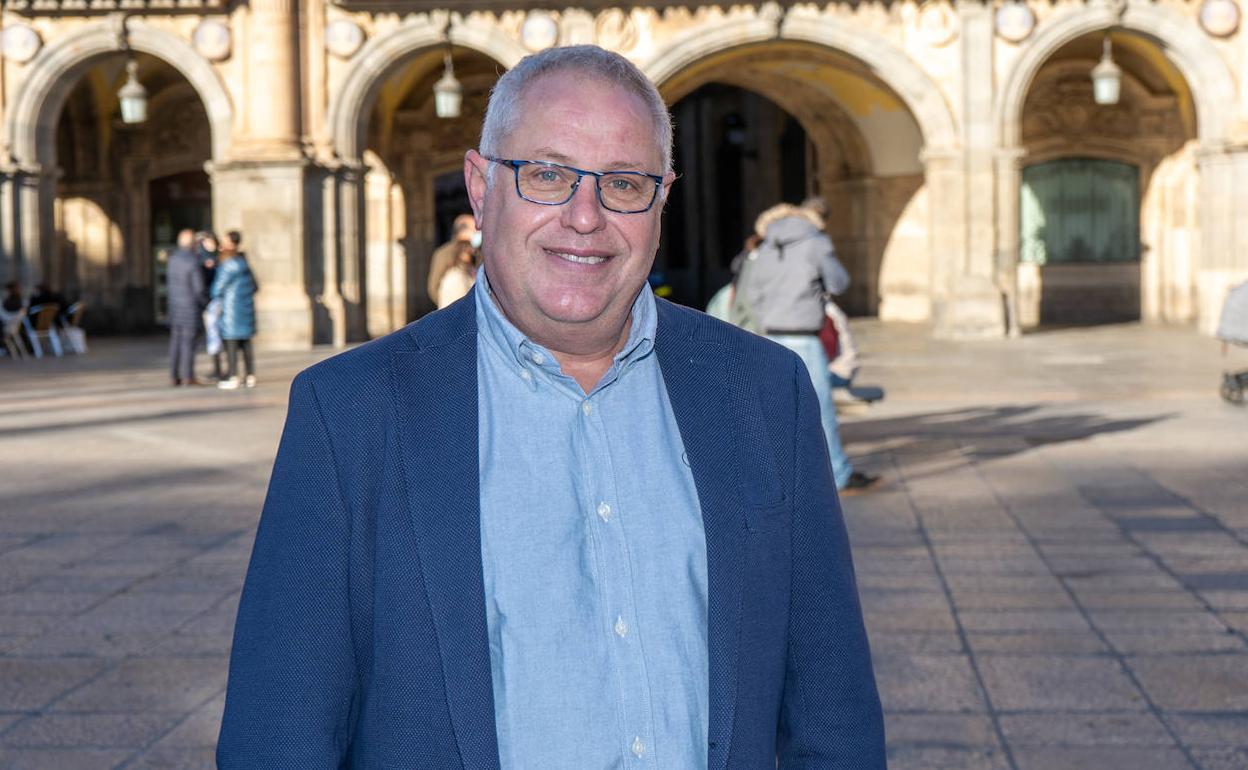 Guillermo Bueno, nuevo presidente de Anpe en la Plaza Mayor de Salamanca. 