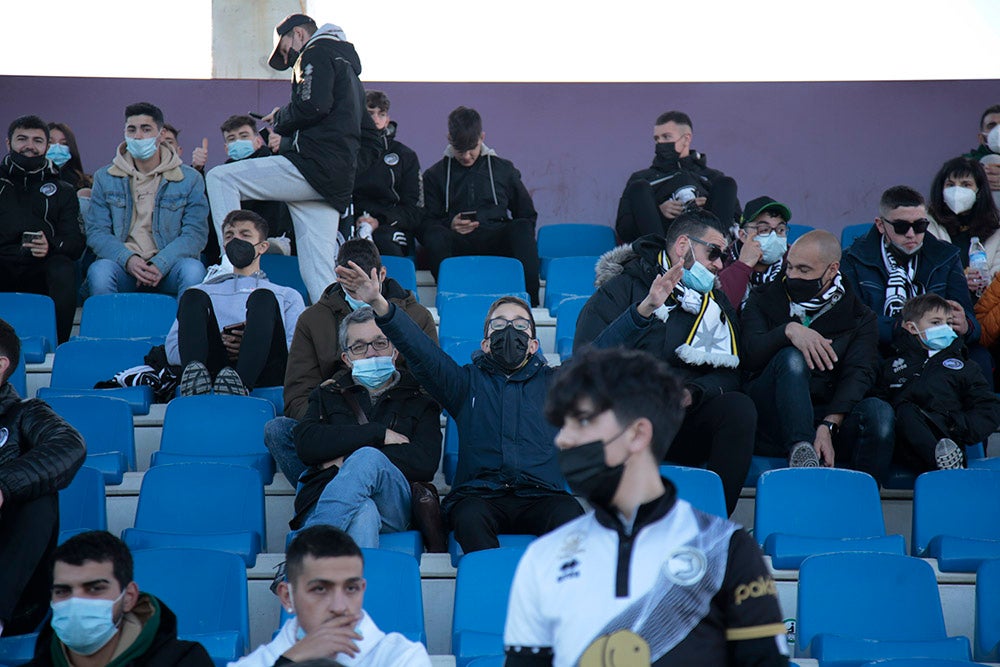 Locura final en el primer partido del año en el Reina Sofía con una remontada que hizo vibrar a la afición