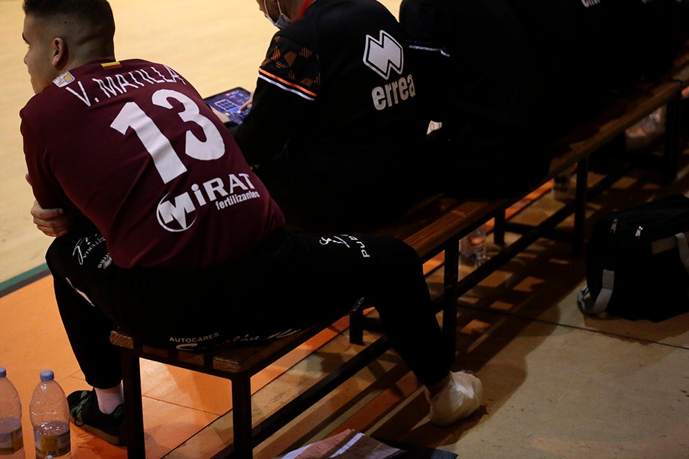 El BM Salamanca supera al Villa de Luanco de menos a más y sigue sin marcarse límites (34-32)