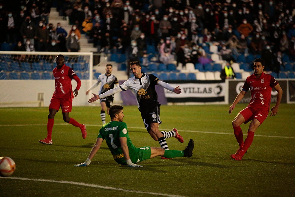 Espectacular remontada final de Unionistas ante el Rayo Majadahonda para volver al play-off (2-1)