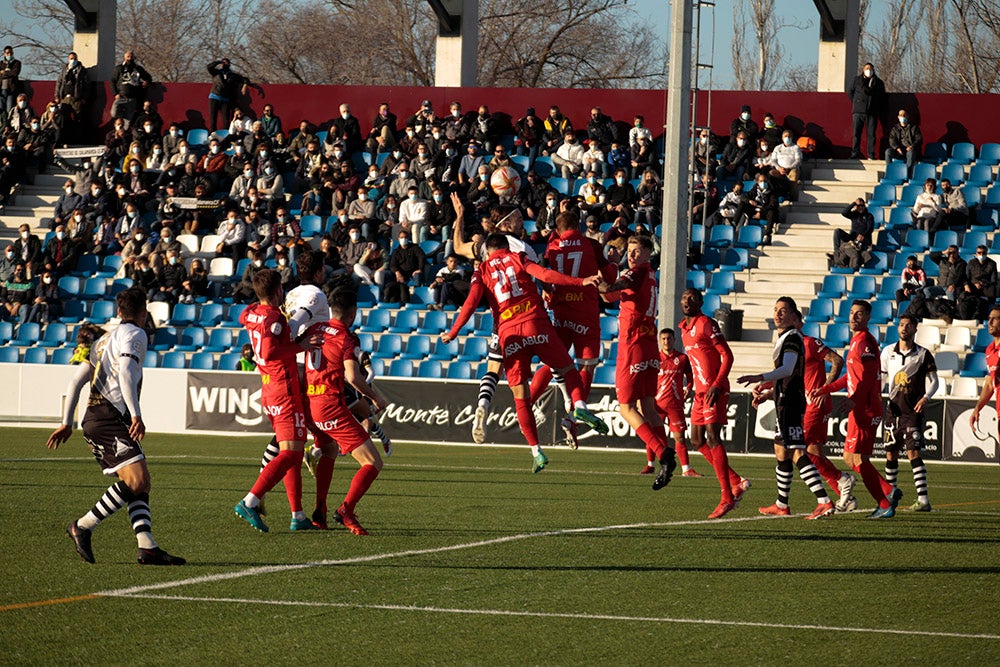 Espectacular remontada final de Unionistas ante el Rayo Majadahonda para volver al play-off (2-1)