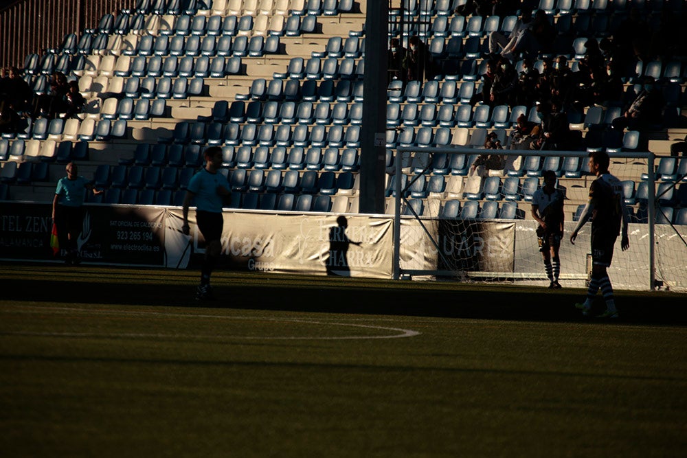 Espectacular remontada final de Unionistas ante el Rayo Majadahonda para volver al play-off (2-1)