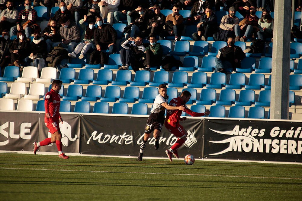 Espectacular remontada final de Unionistas ante el Rayo Majadahonda para volver al play-off (2-1)