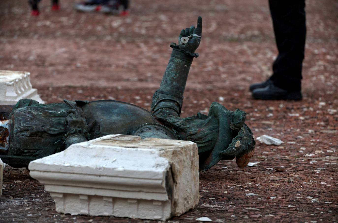 Fotos: La estatua de Ponce de Léon, derribada