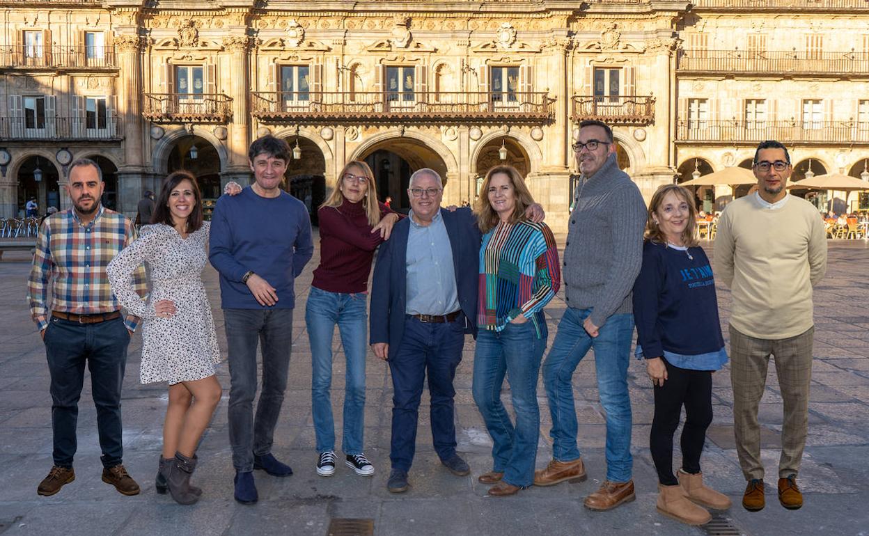 Miembros de la nueva directiva de ANPE Salamanca, con Guillermo Bueno en el centro. 