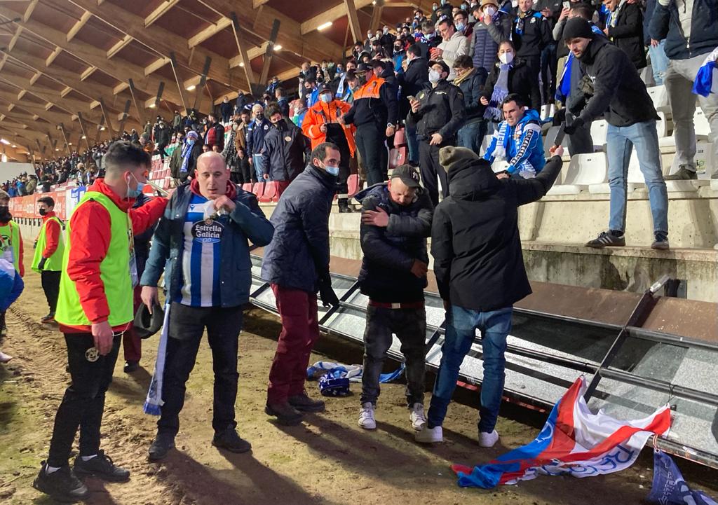 Fotos: La grada del estadio Río de la Plaza de Zamora se viene abajo