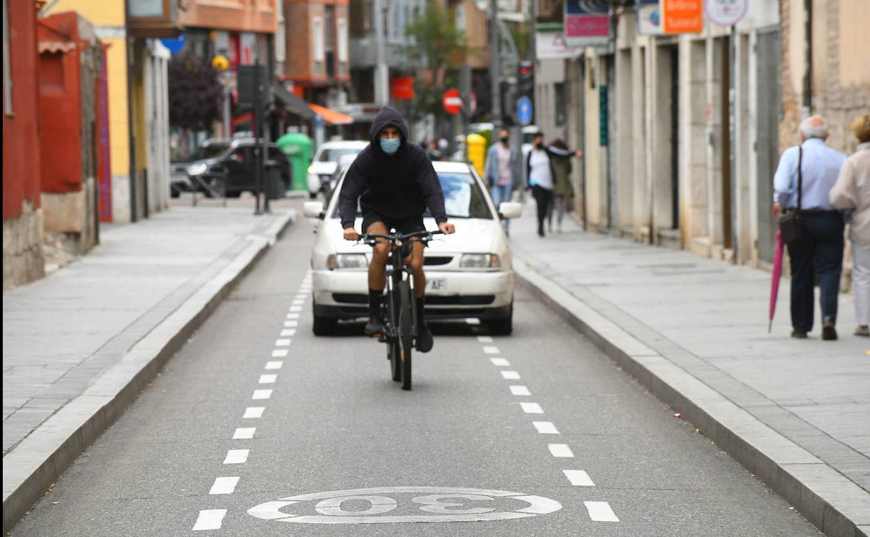 Carril bici de la calle Alonso Pesquera.