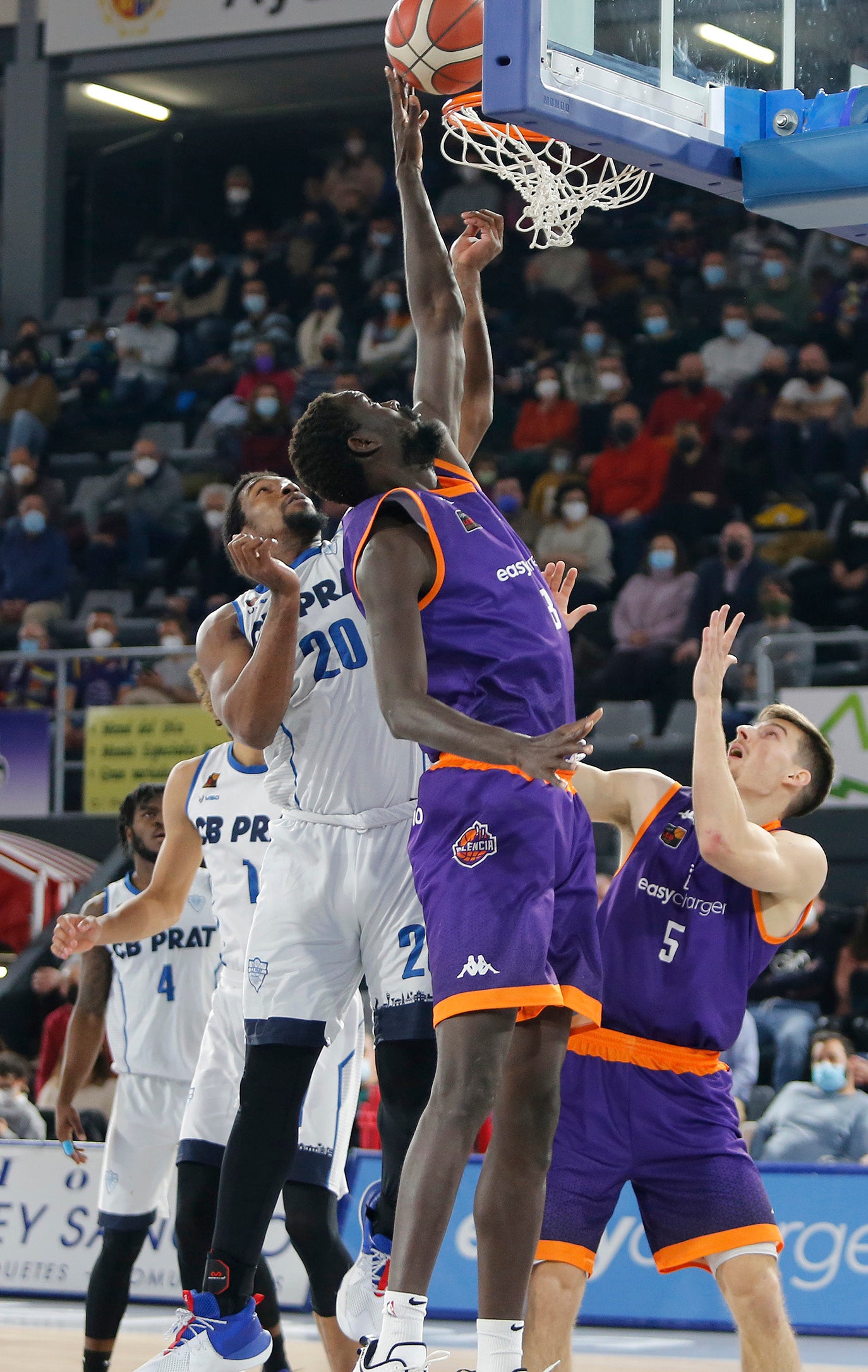 EasyCharger Palencia Baloncesto 74 - 83 C.B Prat