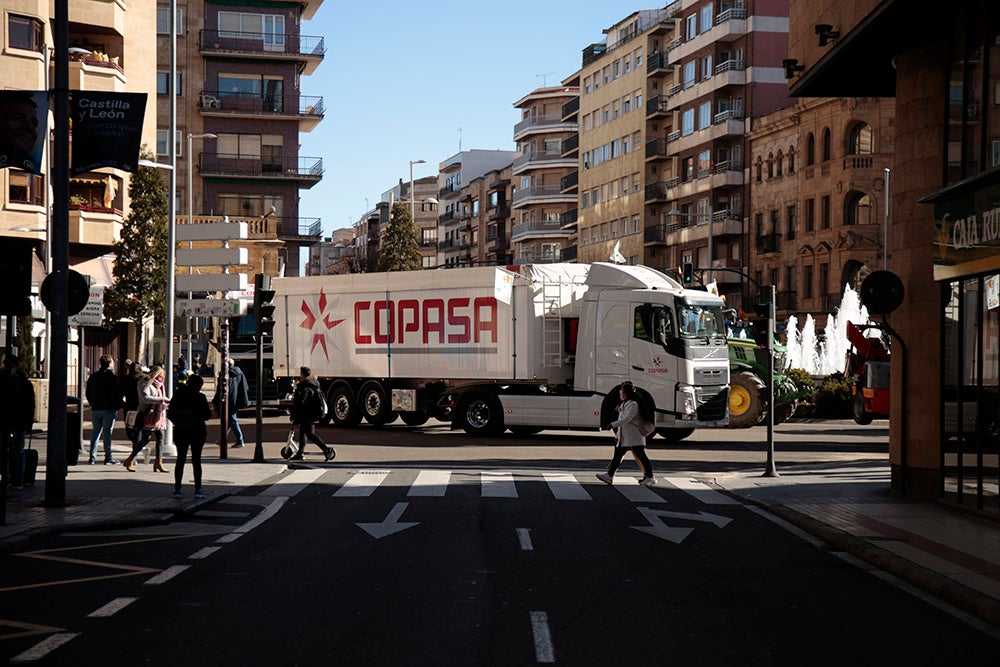 Cientos de tractores y miles de personas 'toman' Salamanca para exigir rentabilidad en el campo