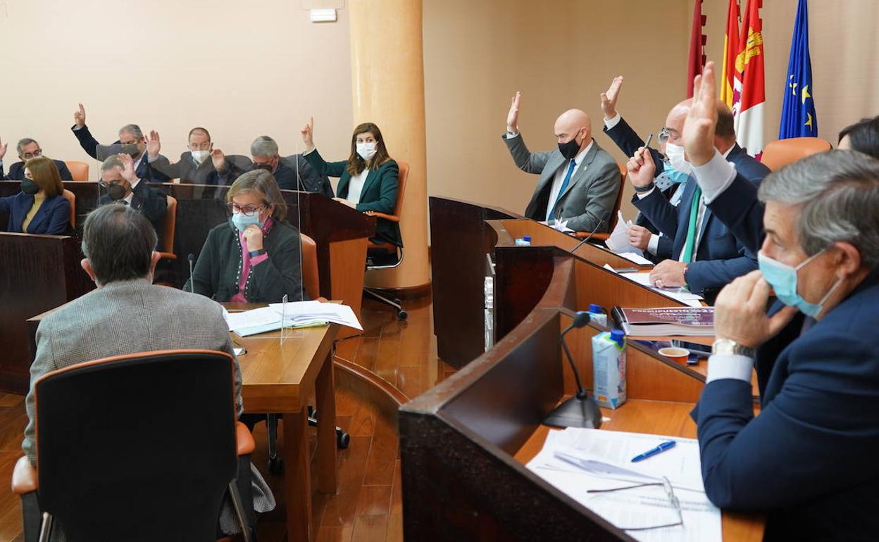 Un momento de pleno de ayer en la Diputación. 