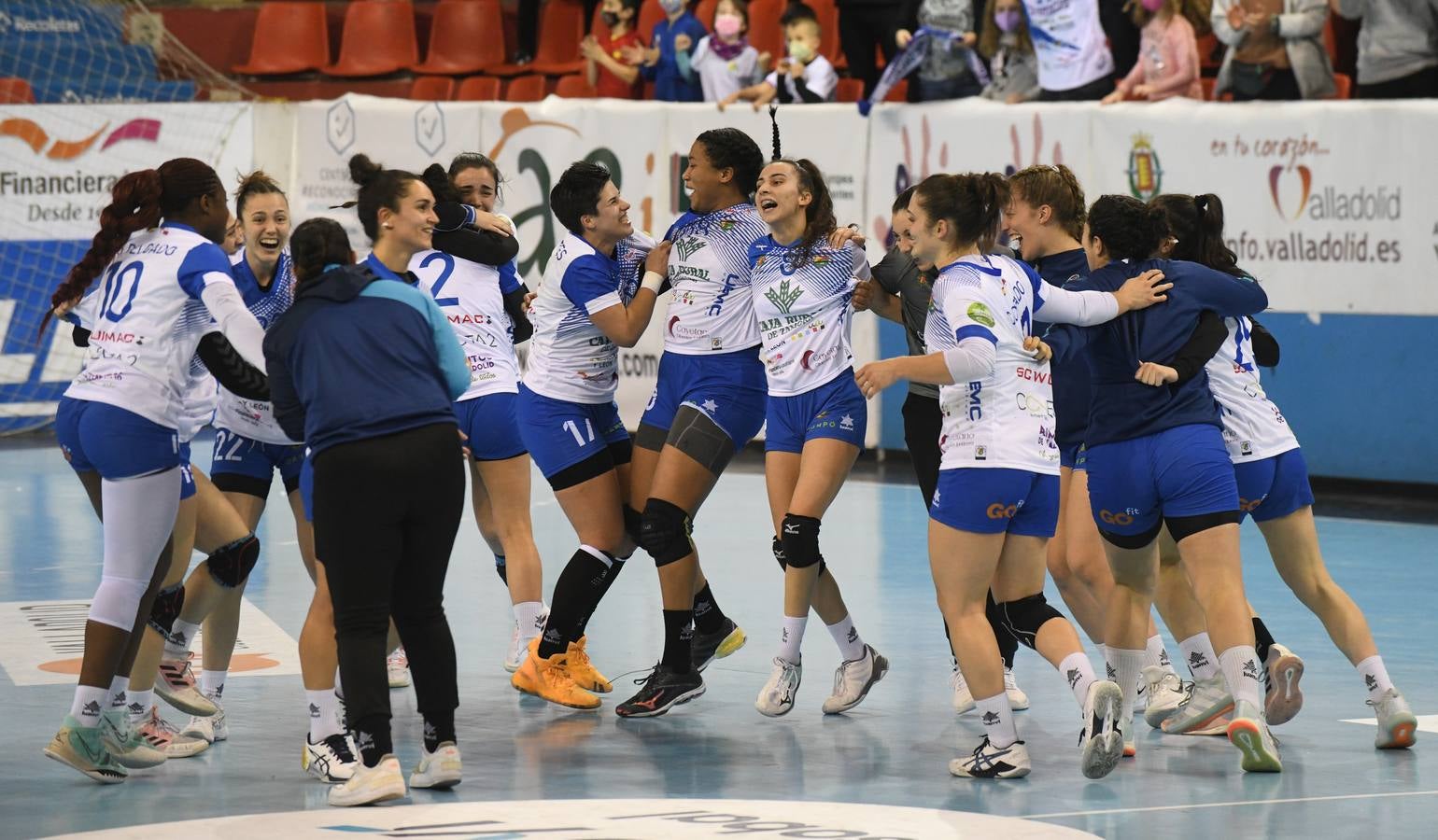 Fotos: El Caja Rural Aula estará en la fase final de la Copa de la Reina tras vencer al Porriño 30-22