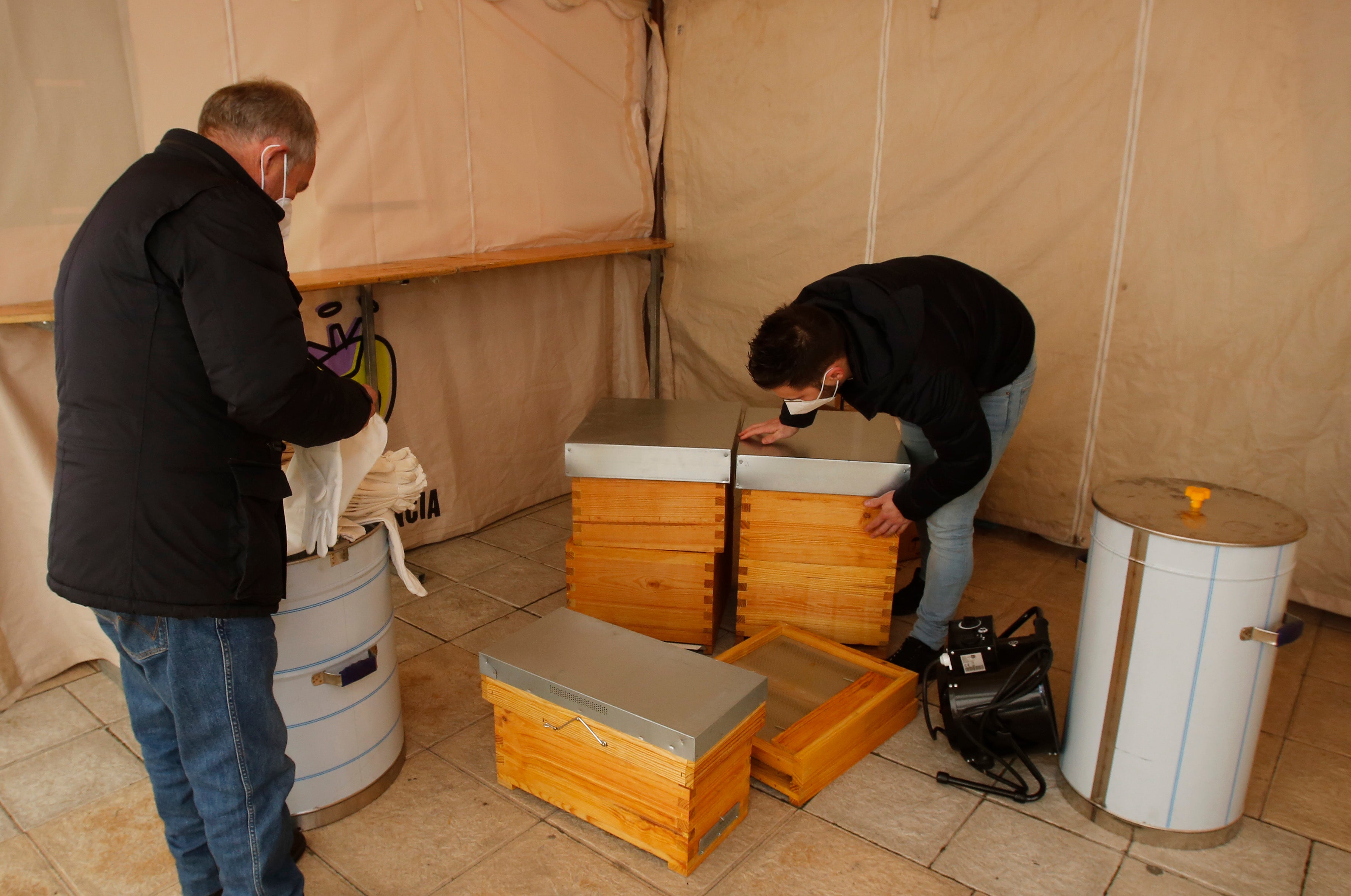 Inauguración de la III Feria de Apicultura en Palencia