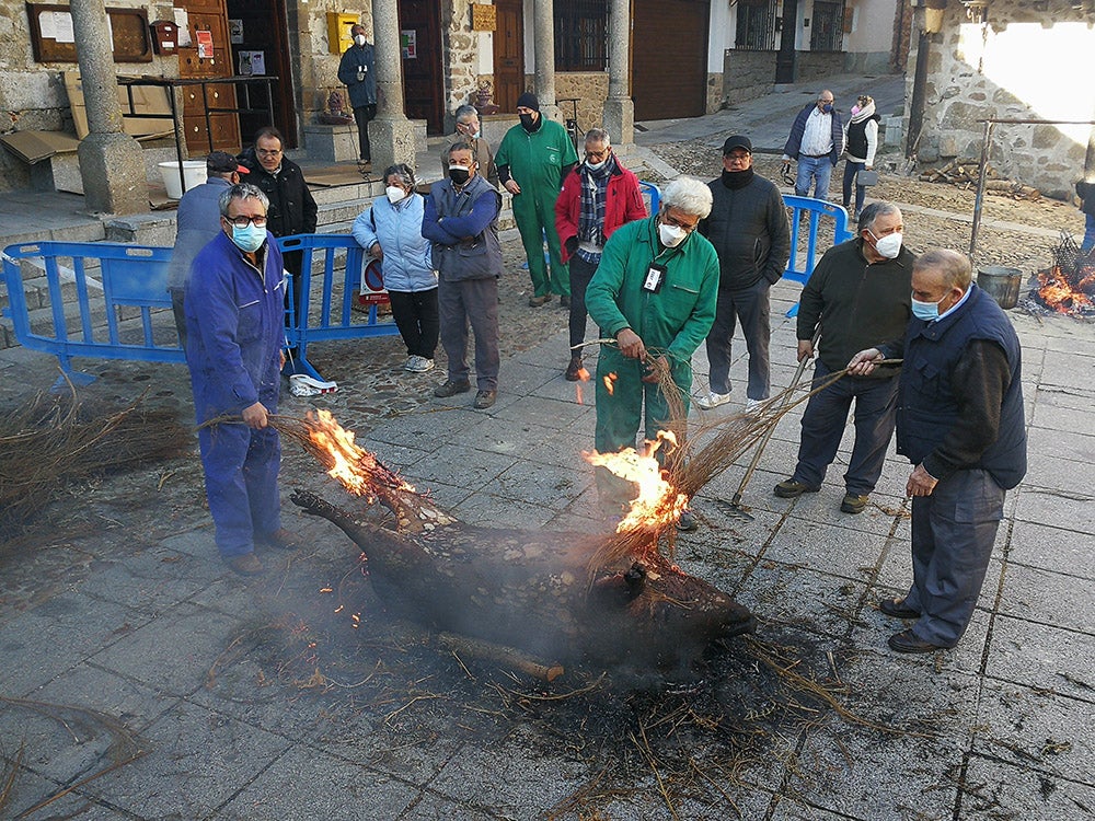 San Esteban de la Sierra disfruta de su tradicional Fiesta de la Matanza