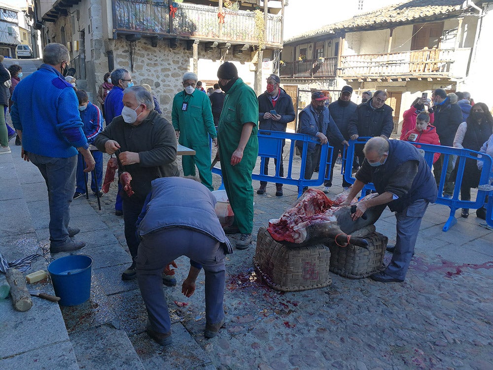 San Esteban de la Sierra disfruta de su tradicional Fiesta de la Matanza