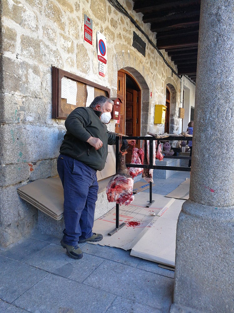 San Esteban de la Sierra disfruta de su tradicional Fiesta de la Matanza