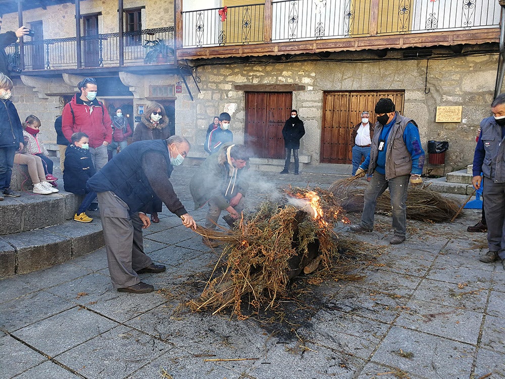 San Esteban de la Sierra disfruta de su tradicional Fiesta de la Matanza