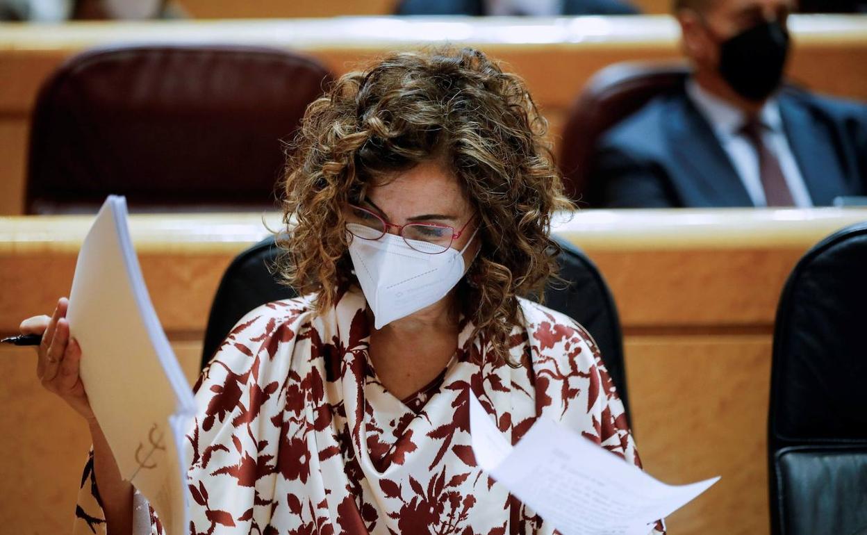 La ministra de Hacienda, María Jesús Montero, en diciembre en el Senado. 