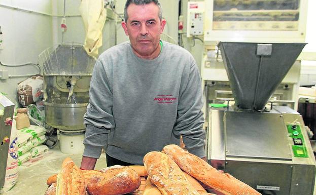 Ángel Maroto, en su tahona de Otero de Herreros. 