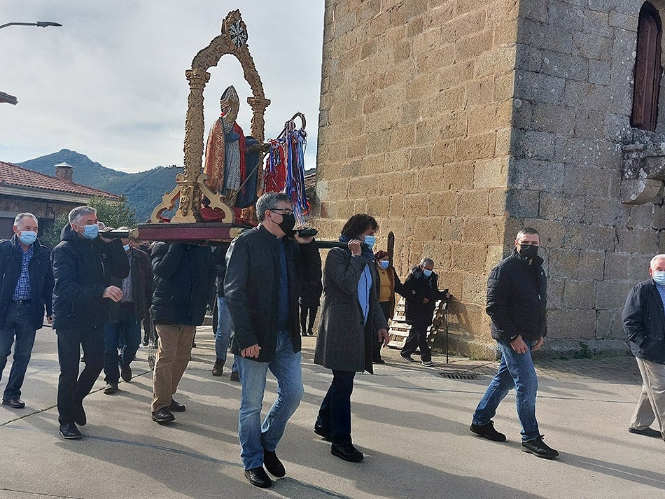 San Blas protege las gargantas de los vecinos de Herguijuela de la Sierra