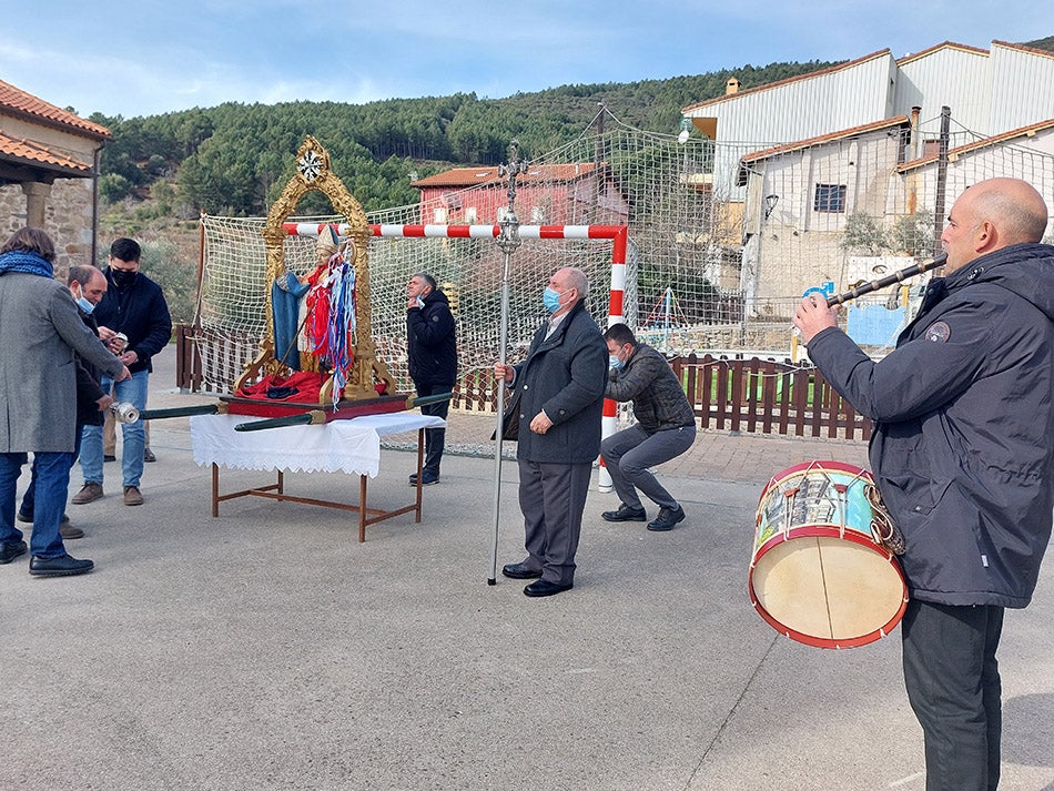 San Blas protege las gargantas de los vecinos de Herguijuela de la Sierra