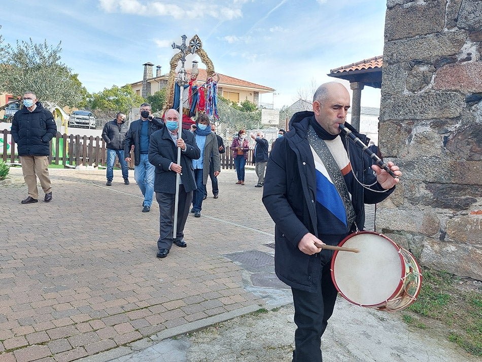 San Blas protege las gargantas de los vecinos de Herguijuela de la Sierra