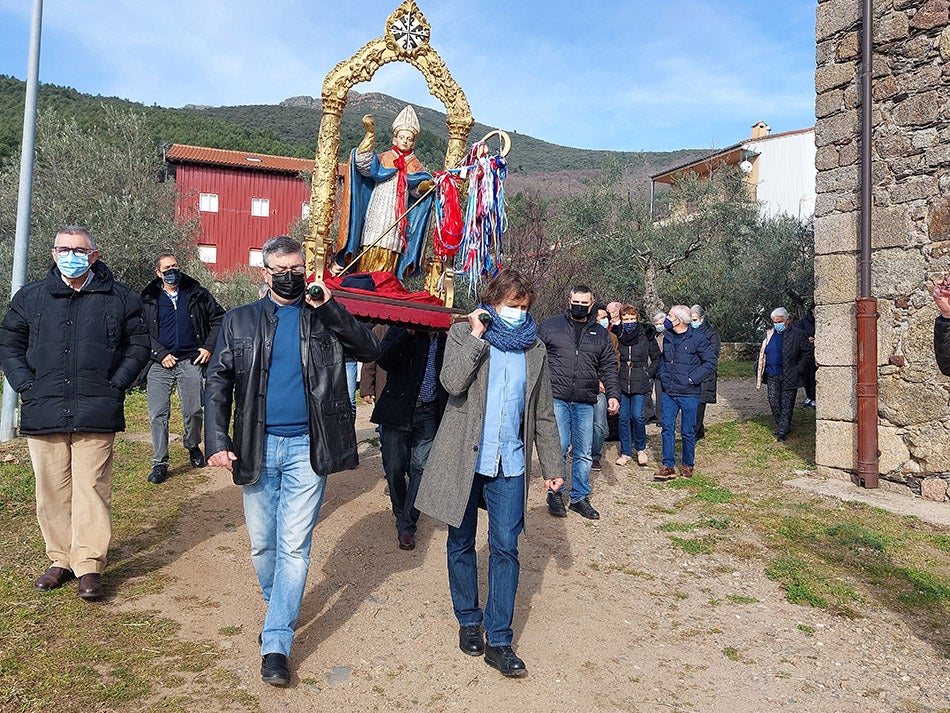 San Blas protege las gargantas de los vecinos de Herguijuela de la Sierra