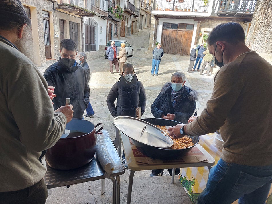 San Blas protege las gargantas de los vecinos de Herguijuela de la Sierra