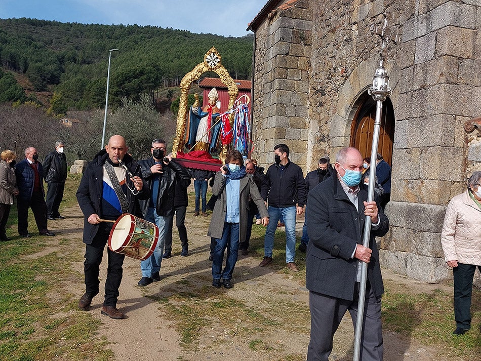 San Blas protege las gargantas de los vecinos de Herguijuela de la Sierra