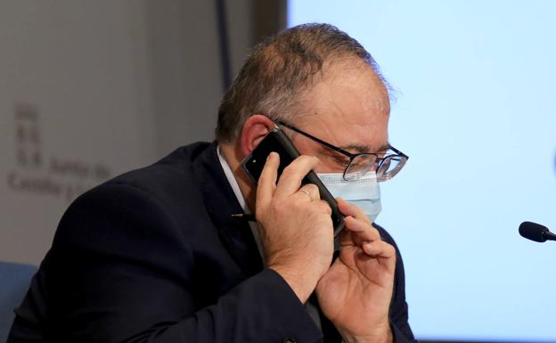 El consejero de Sanidad, Alejandro Vázquez, en rueda de prensa tras el Consejo de Gobierno. 