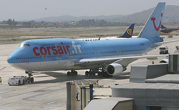 ¿Cuál es la diferencia entre un vuelo chárter y uno comercial?