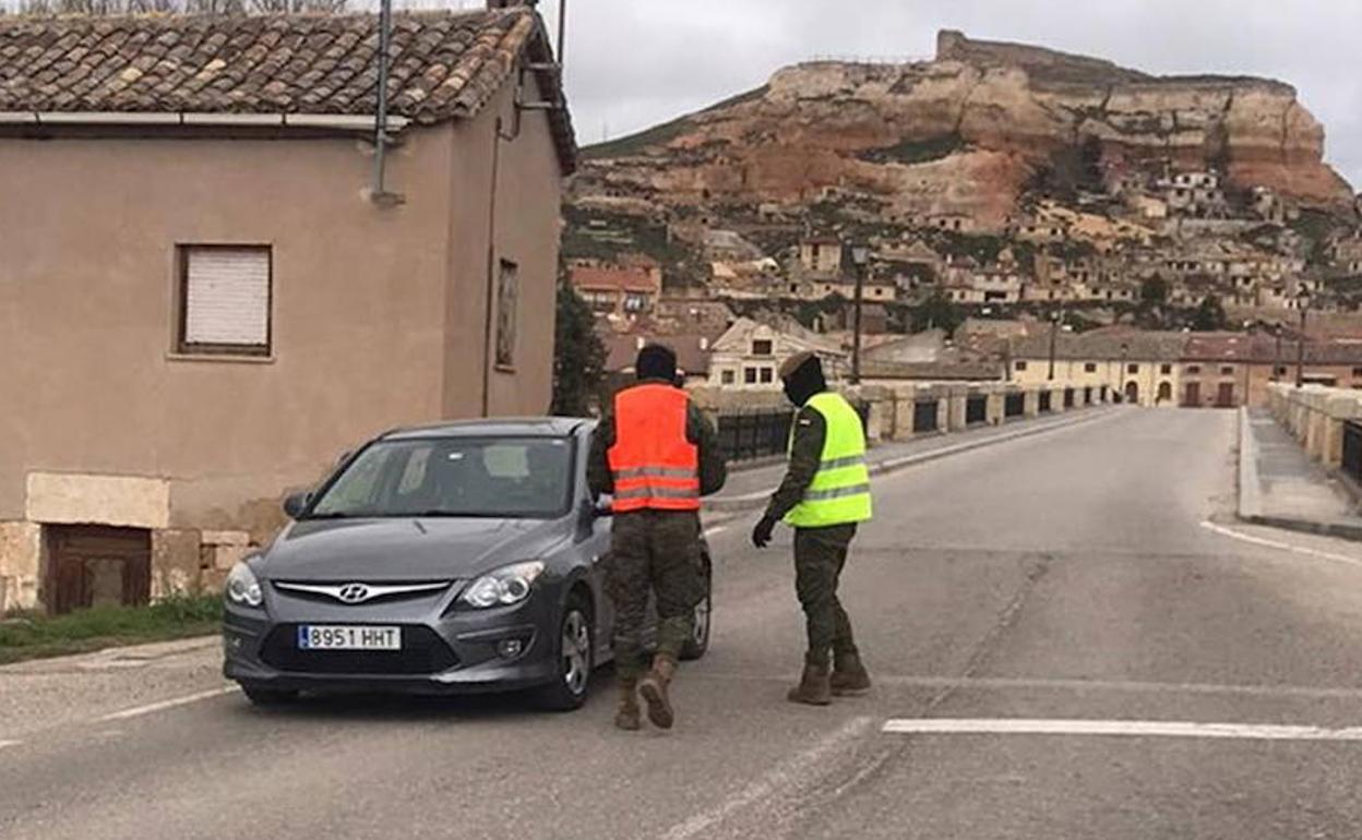 Foto de archivo de un control a la entrada de San Esteban de Gormaz. 
