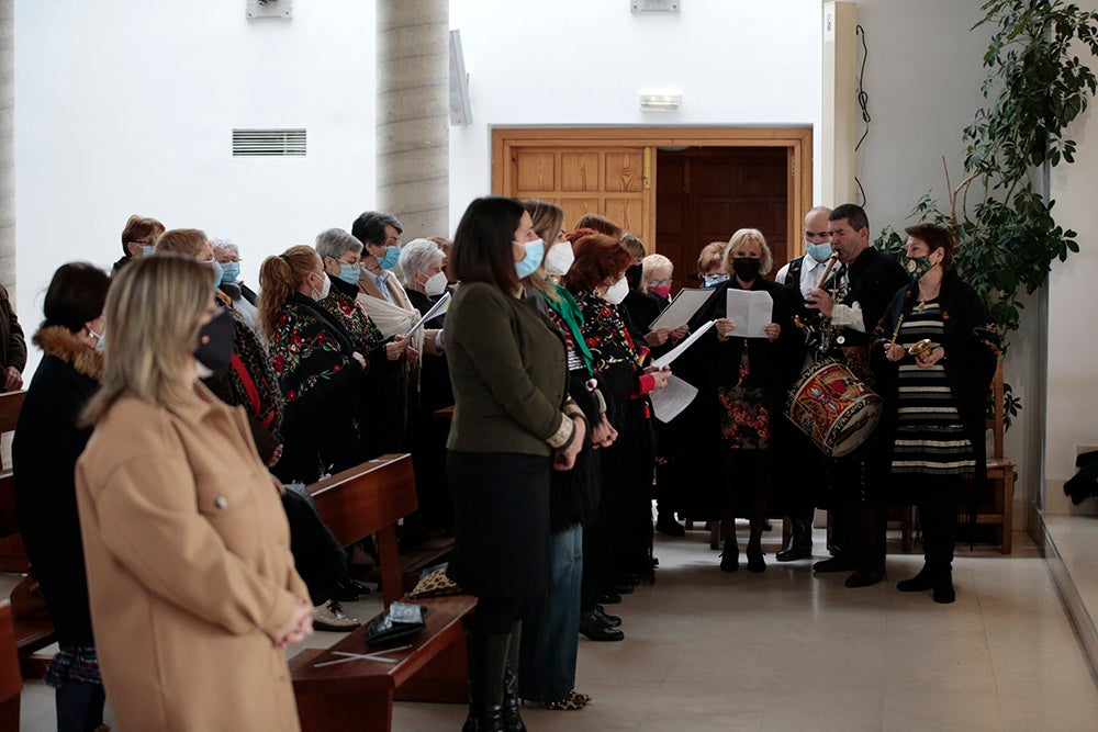 Santa Marta honra a Santa Águeda con una misa protagonizada por mujeres y la Plaza Mayor de Salamanca baile al son del tamboril charro