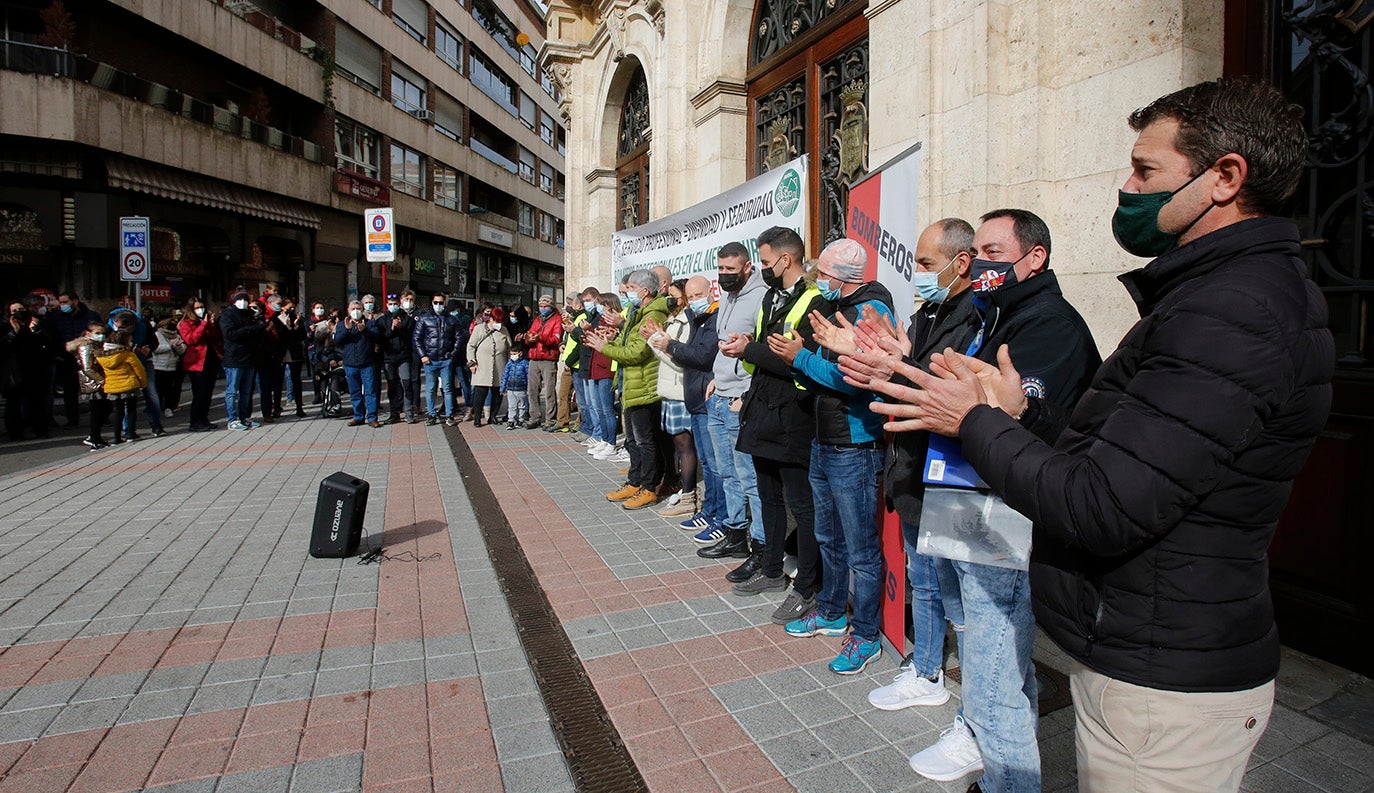 Los bomberos de Palencia exigen efectivos profesionales en la provincia